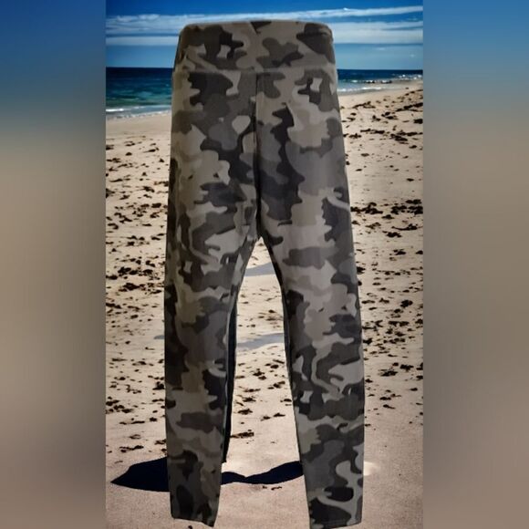 WILD FABLE Women's Leggings HIGH WAISTED Classic  GRAY CAMO LG - Picture 6 of 9